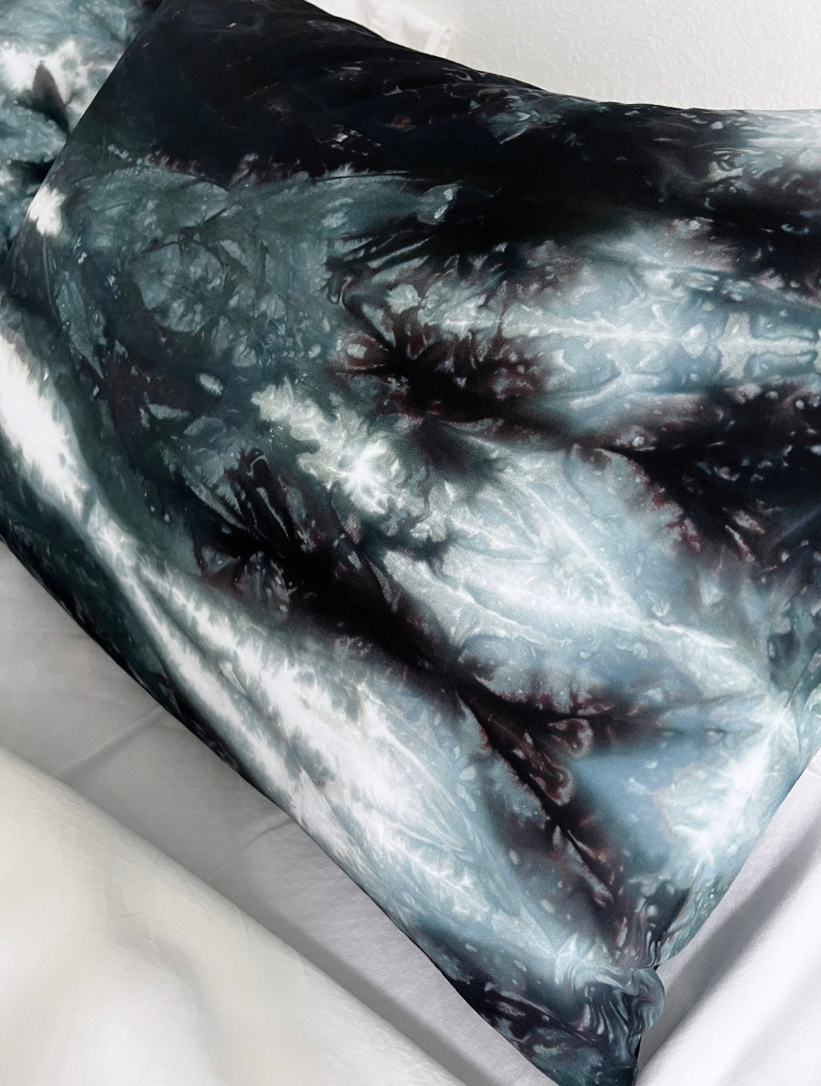 Hand-dyed Drowned Wildwood Reverie Duvet Set: Black Green and White Bedding