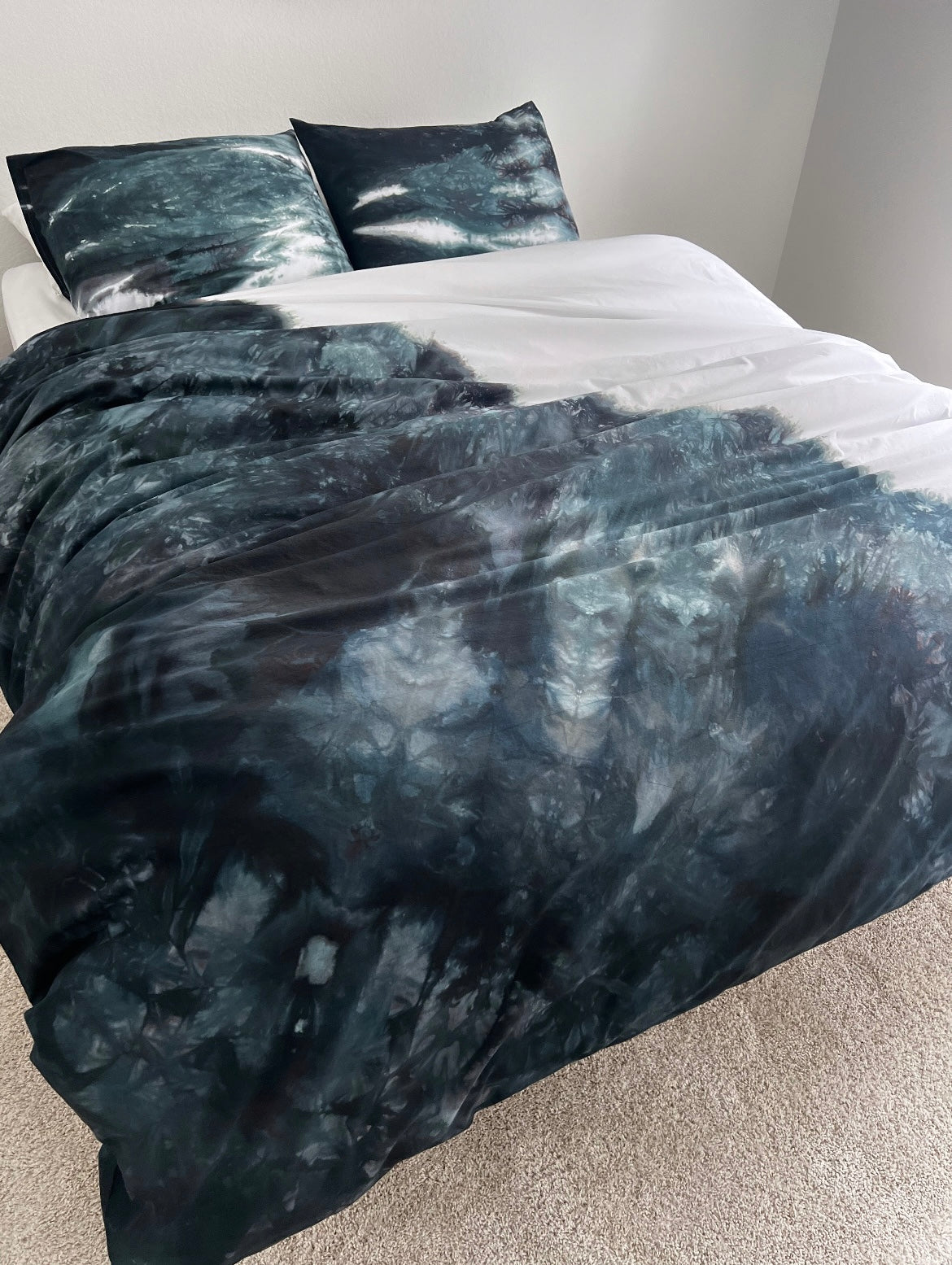 Hand-dyed Drowned Wildwood Reverie Duvet Set: Black Green and White Bedding