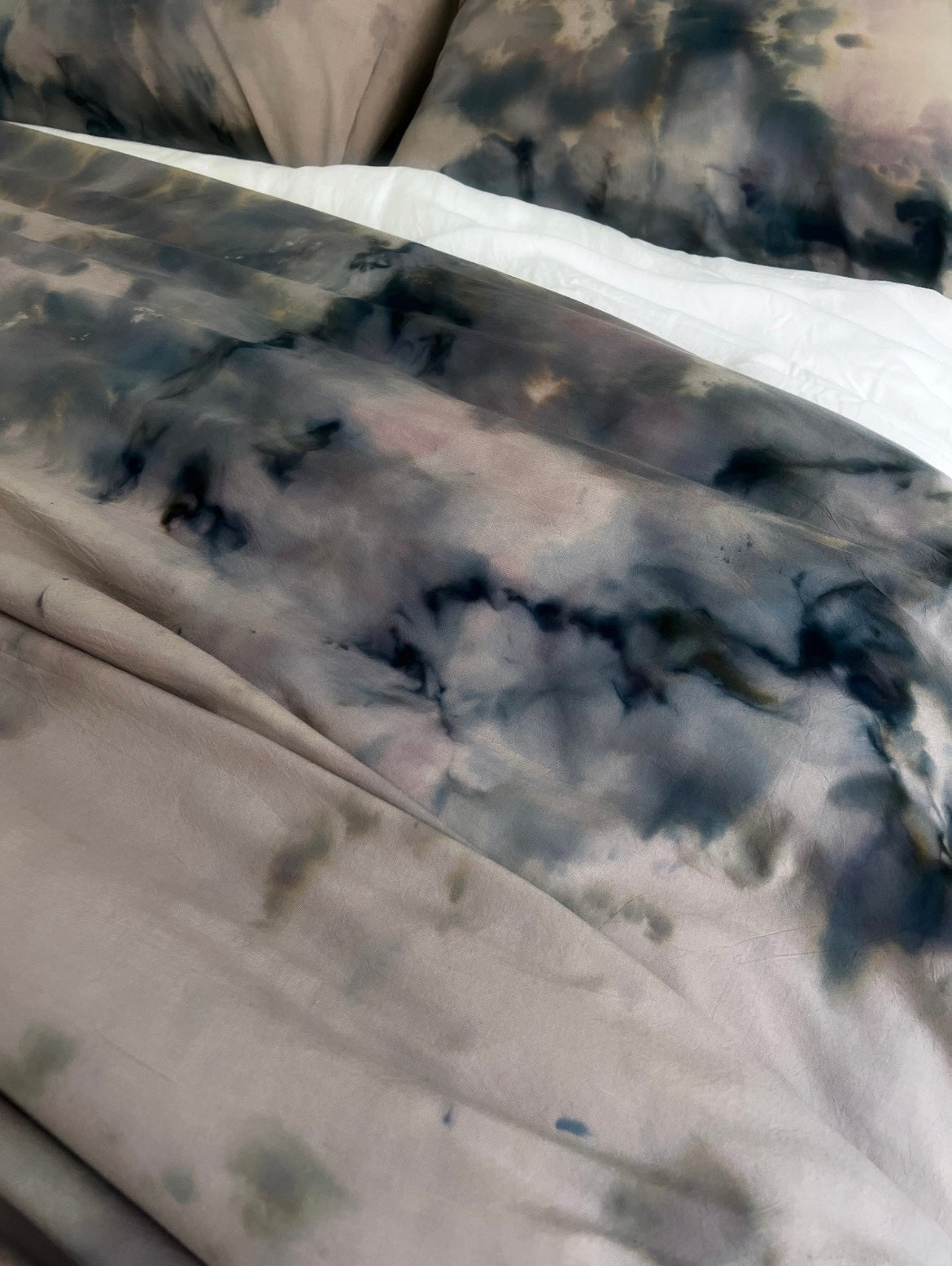 Hand-dyed Concrete Steeze Skater Bedding: Grey Taupe and Multi Black Duvet Set
