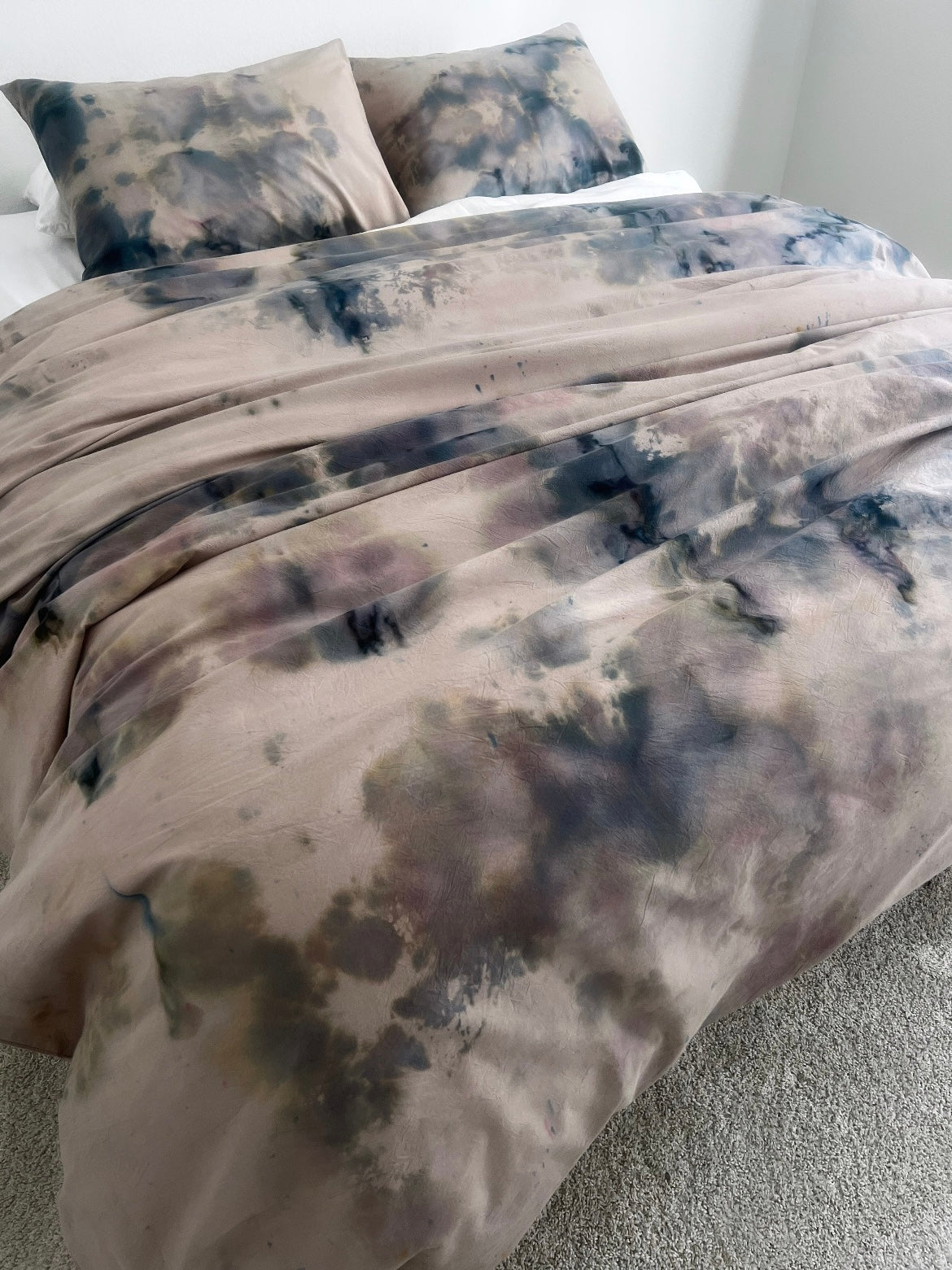 Hand-dyed Concrete Steeze Skater Bedding: Grey Taupe and Multi Black Duvet Set