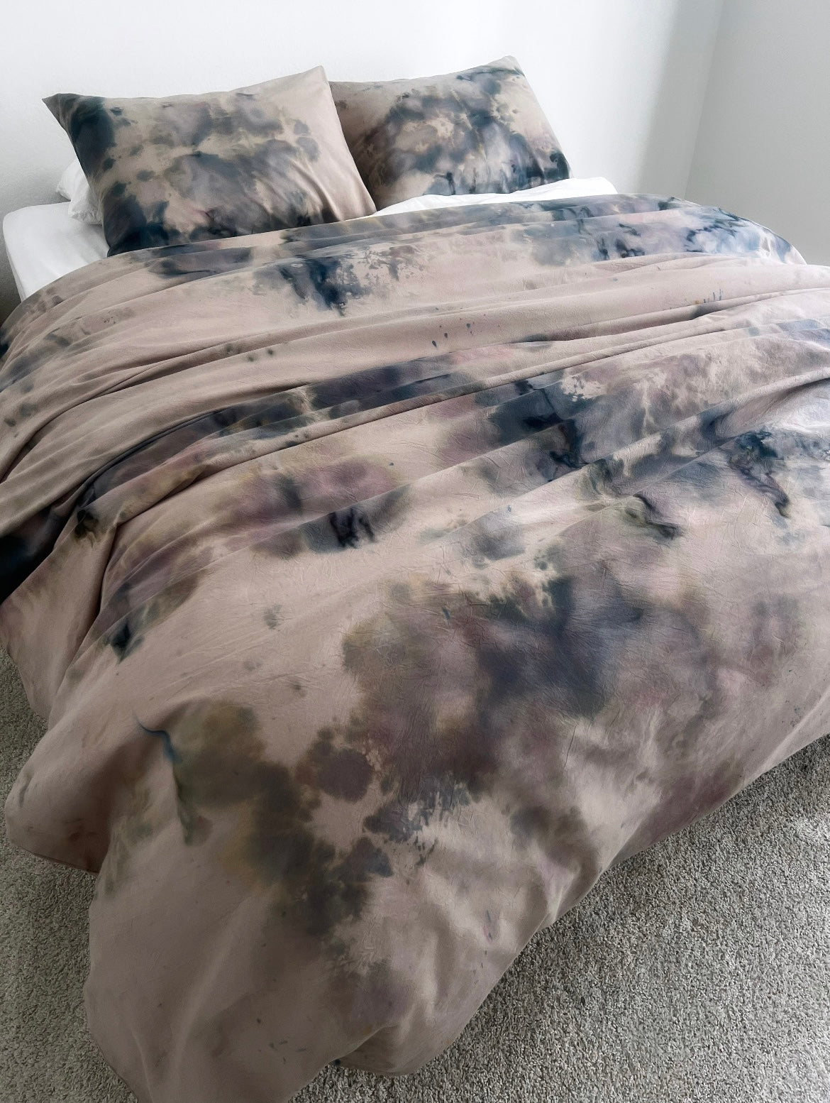 Hand-dyed Concrete Steeze Skater Bedding: Grey Taupe and Multi Black Duvet Set