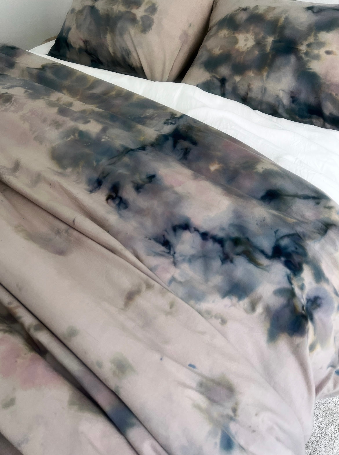Hand-dyed Concrete Steeze Skater Bedding: Grey Taupe and Multi Black Duvet Set